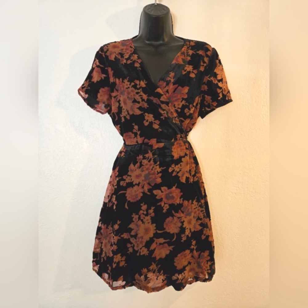 Le Lis Wrap Dress